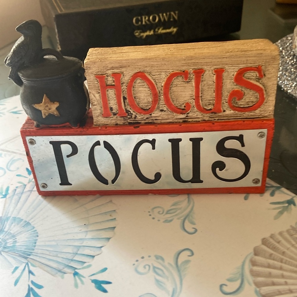💎 Hocus Pocus ceramic sign